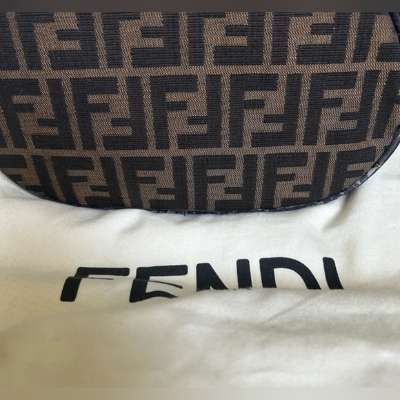 FENDI Vanity Vintage bag zucca 🤎EUC8 - Picture 11 of 16
